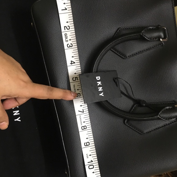 Authentic DKNY Sullivan Satchel cum Crossbody Bag in black - Picture 11 of 15